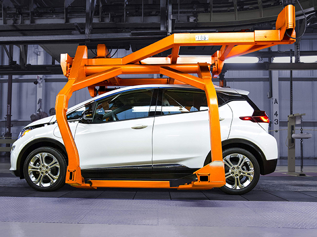 Pre-production for the all-new 2017 Chevrolet Bolt EV is underway.  Chevrolet Bolt EV engineers are working alongside GM’s Orion Township,  Mich. assembly plant workers to finalize testing of plant tools and processes in preparation for the for start of retail production at the end of this year. 



“We’re at another critical and important point in the development of the Bolt EV,” said Josh Tavel, Bolt EV Chief Engineer.  “We’ve moved from working in math and building cars by hand to building Bolt EV’s on the line.  We’re now testing the tooling used in the plant so that we deliver high quality 200-plus mile EV that our customers are eagerly anticipating.”
